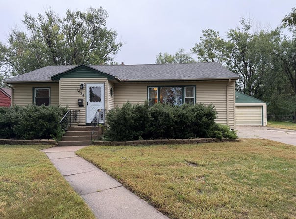 1424 Idaho Ave SE, Huron, SD 57350