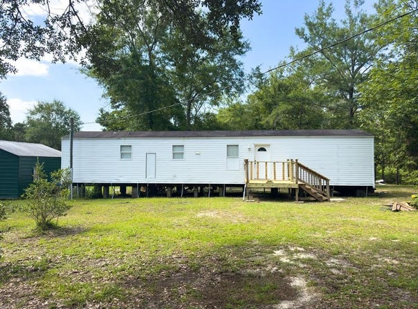 4 Grassy Ln, Poplarville, MS 39470