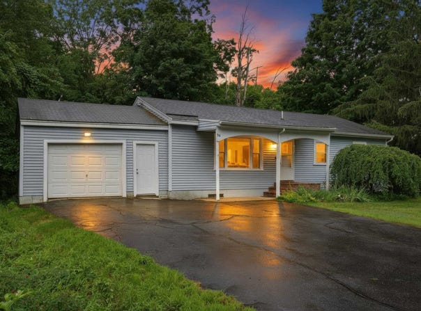 96 Saint Laurent Street, Epping, NH 03042