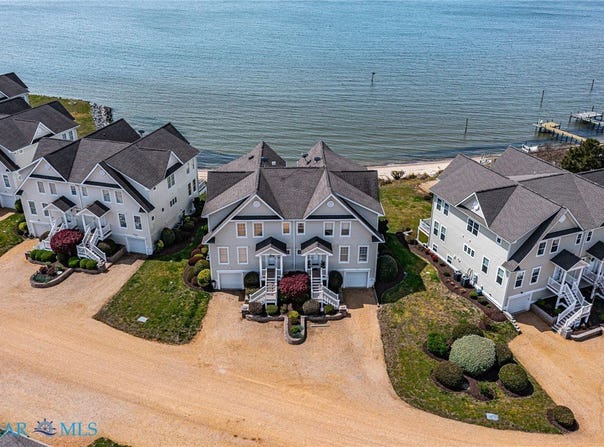 564 Riverside Dr, Morattico, VA 22503