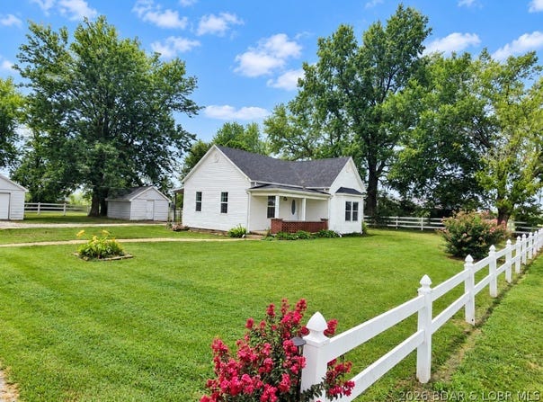 9914 Highway 52, Versailles, MO 65084