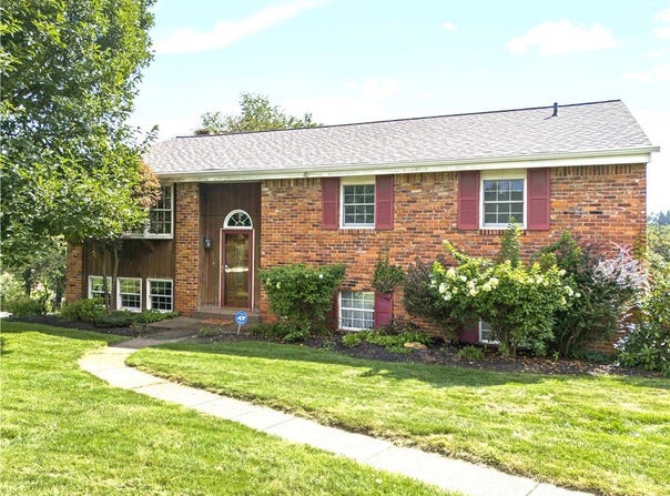 806 Longvue Drive, Chartiers, PA 15342