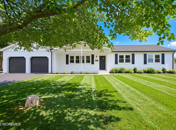 17 Mohawk Drive, Matawan, NJ 07747