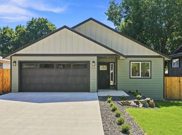 614 E A St, Deer Park, WA 99006