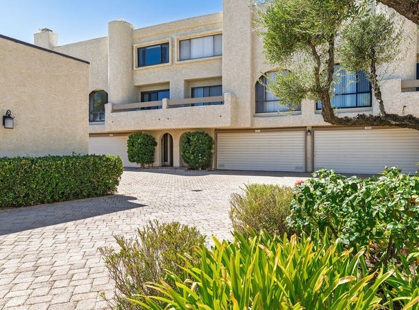 4247 Freedom Dr, Calabasas, CA 91302