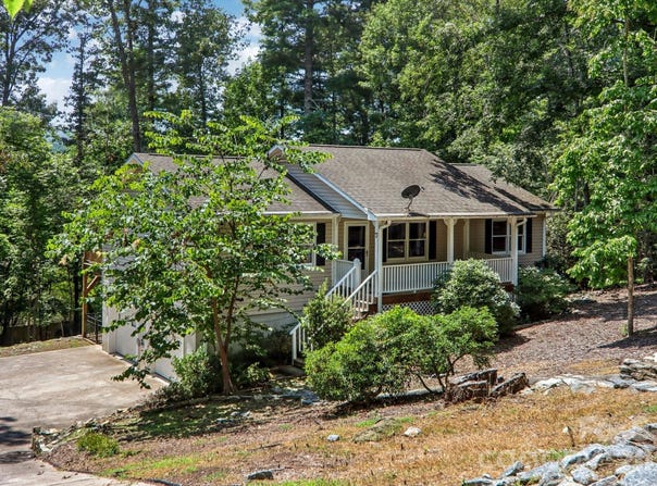 7 Maple Leaf Drive, Hendersonville, NC 28739