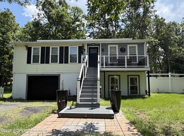 4469 Pine Ridge Drive W, Bushkill, PA 18324