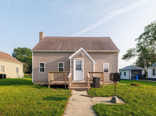 207 E Allen Street, Kentland, IN 47951