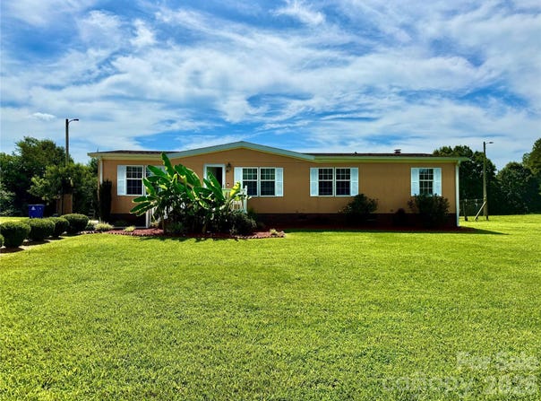 1104 Spring Meadow Drive, Woodleaf, NC 27054