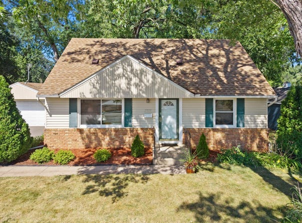 2900 W 84th Street, Bloomington, MN 55431