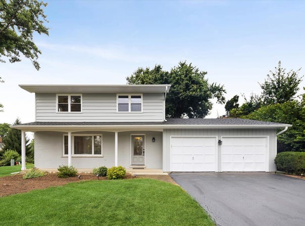 2S380 Golfview Drive, Glen Ellyn, IL 60137