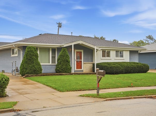 6665 S 20th St, Oak Creek, WI 53154