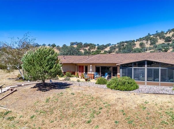 20476 Old Town Road, Tehachapi, CA 93561