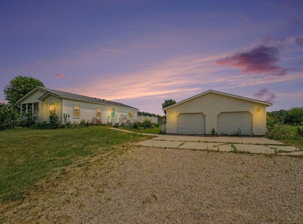 1448 E Walton Road, Shepherd, MI 48883