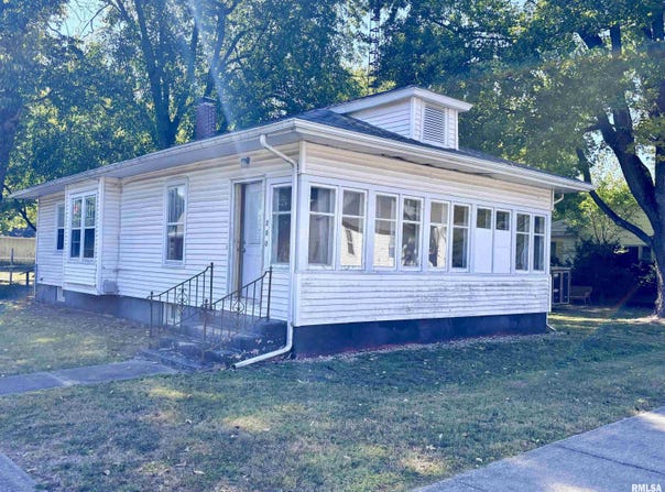 200 W KENNEY Street, Divernon, IL 62530