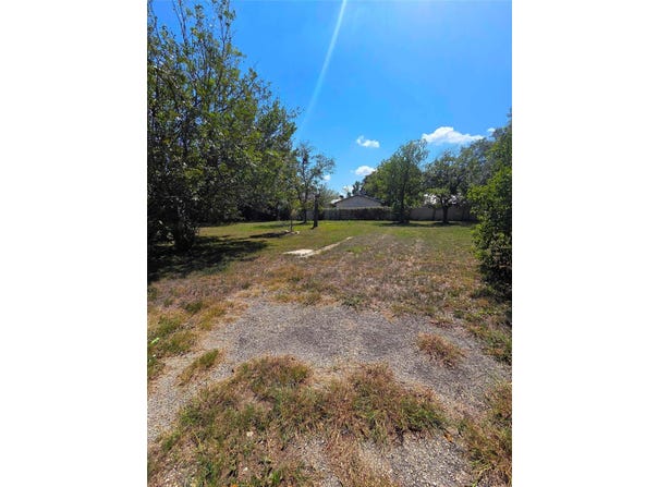 209 W South St, Kyle, TX 78640