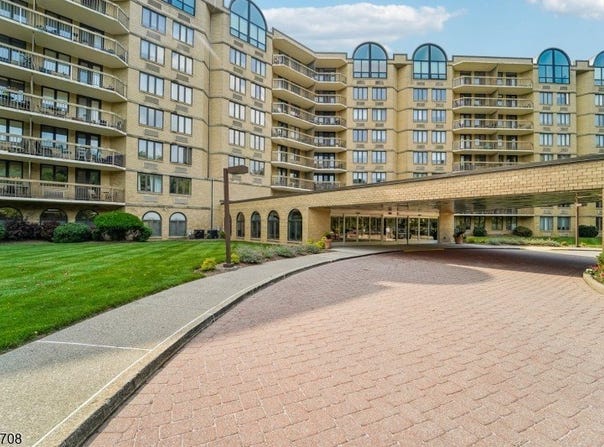 10 Smith Manor Blvd, West Orange Twp., NJ 07052-4223