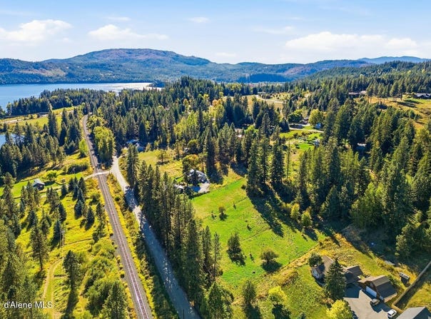 124 Lower Syringa Rd, Dover, ID 83825