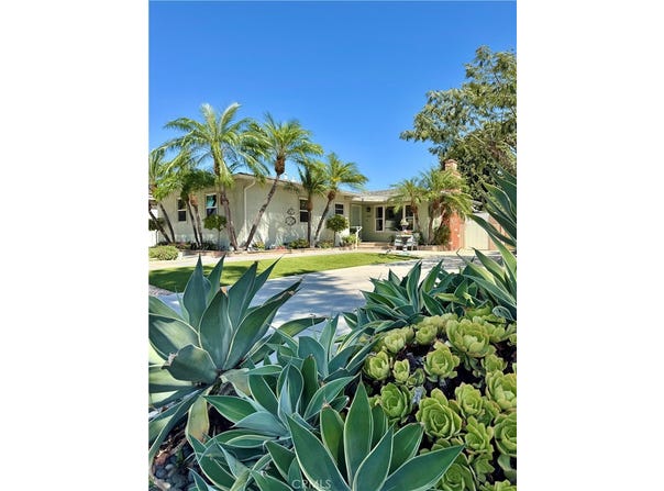 2019 Valencia, Santa Ana, CA 92706
