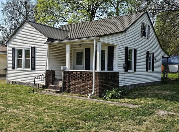 415 E Johnson Street, Fairfield, IL 62837