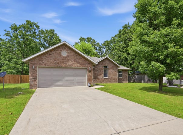 1027 Nickolas Street, Aurora, MO 65605