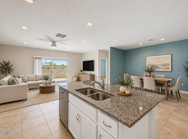 10056 S SAGUARO Drive, Apache Junction, AZ 85120
