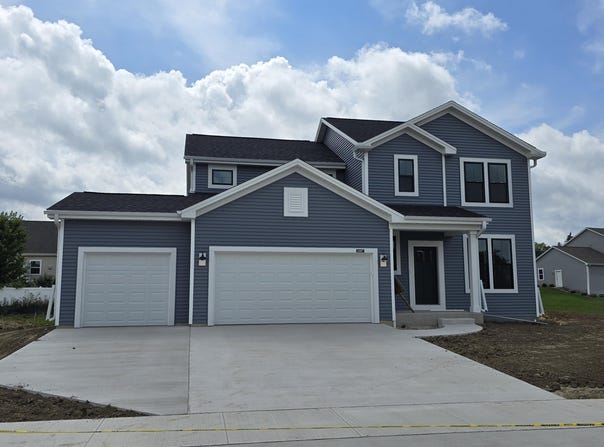1487 Patton Dr, Hartford, WI 53027