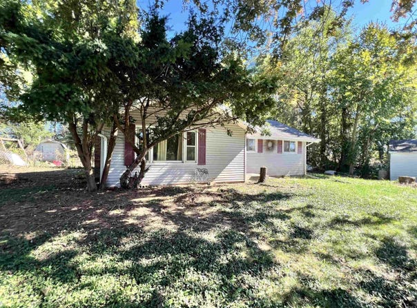 54 S 600 E, Pierceton, IN 46562