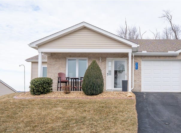 569 Sunview Cir, Latrobe, PA 15650