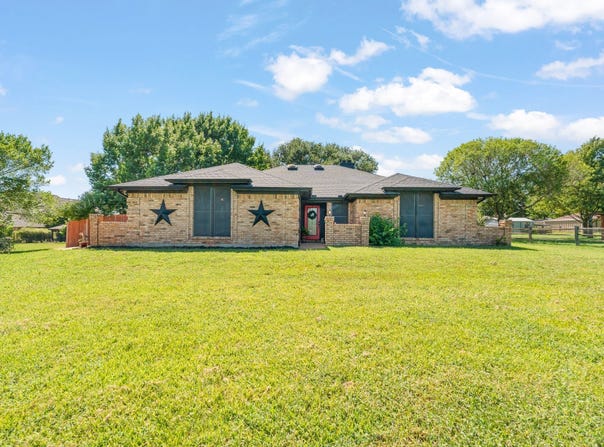 7500 Parker Drive E, Burleson, TX 76028