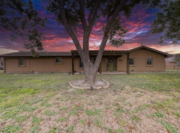 4005 Ridge Trail Dr., Robstown, TX 78380