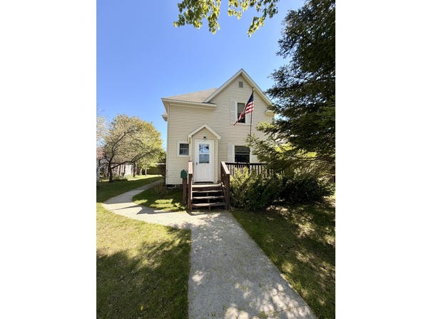315 W John St, Newberry, MI 49868