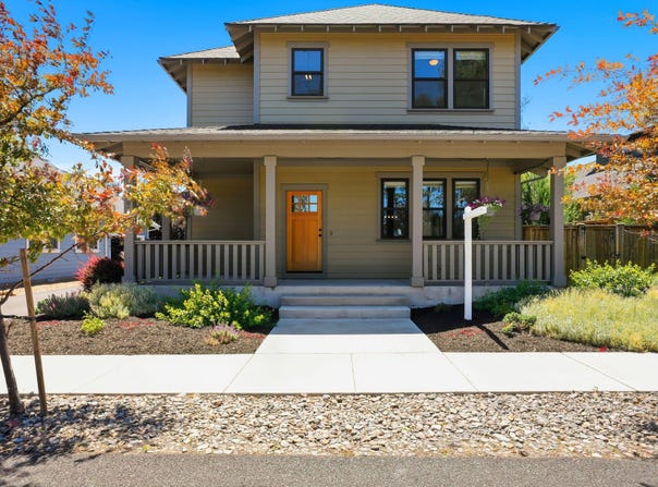 1035 E Horse Back Trail, Sisters, OR 97759