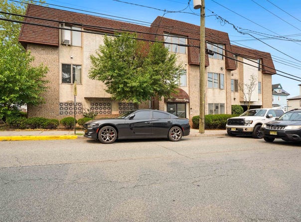 385 KAMENA ST, Fairview, NJ 07022