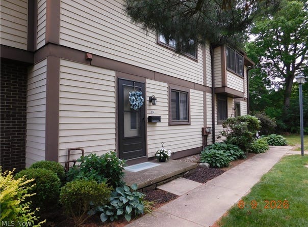 934 Hampton Ridge Drive, Akron, OH 44313