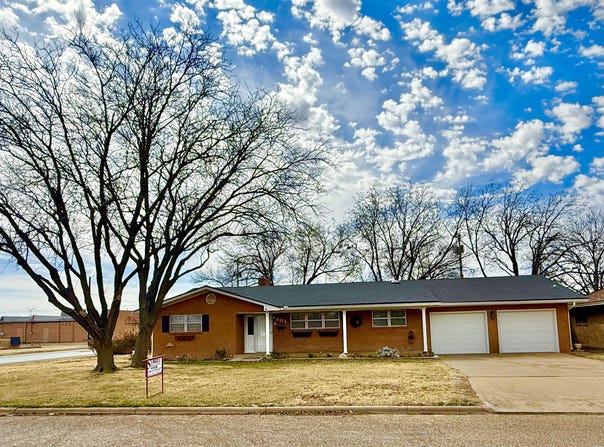 801 Itasca St, Plainview, TX 79072