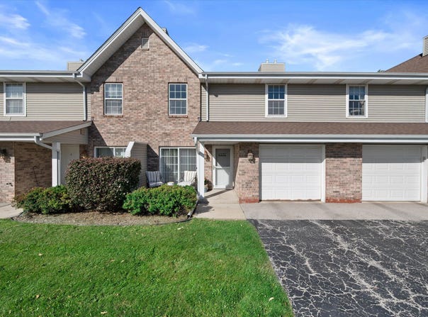 617 Westfield Way, Pewaukee, WI 53072