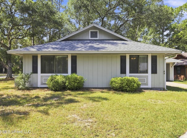 1 Fox Trot, Diamondhead, MS 39525