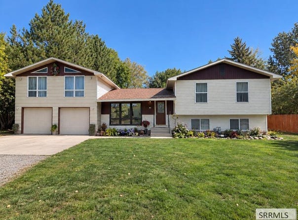 934 Elizabeth, Rexburg, ID 83440