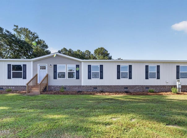 1978 E Hanrahan Road, Ayden, NC 28513
