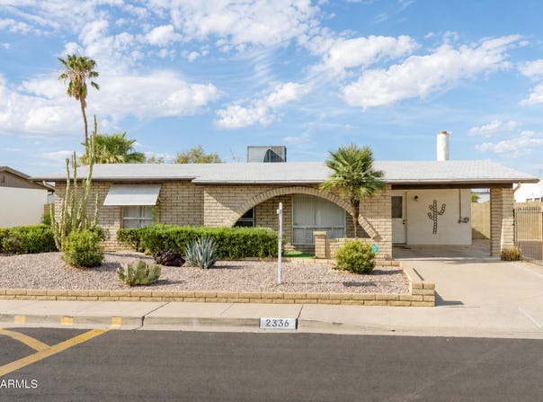 2336 E WALTANN Lane, Phoenix, AZ 85022