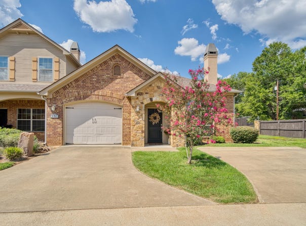 901 Wilcrest Place, Longview, TX 75604