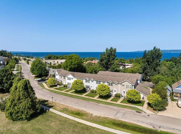 827 Arlington, Petoskey, MI 49770