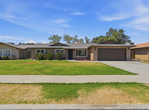 1074 Raymond Road, Hanford, CA 93230