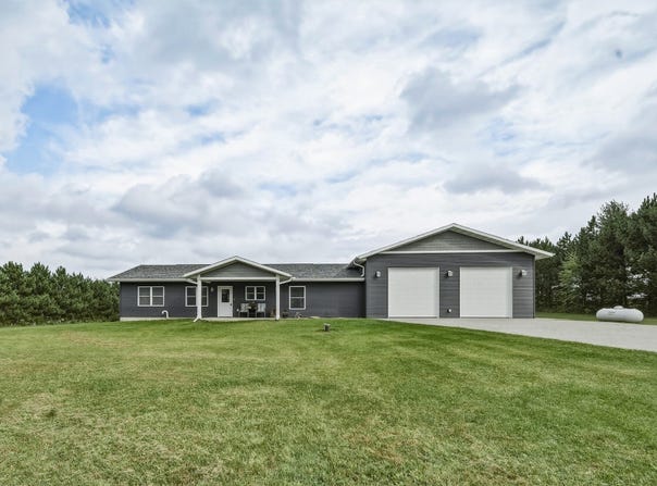 S7867 Windmill Drive, Augusta, WI 54722