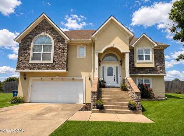 702 Copper Oaks Drive, Carl Junction, MO 64834