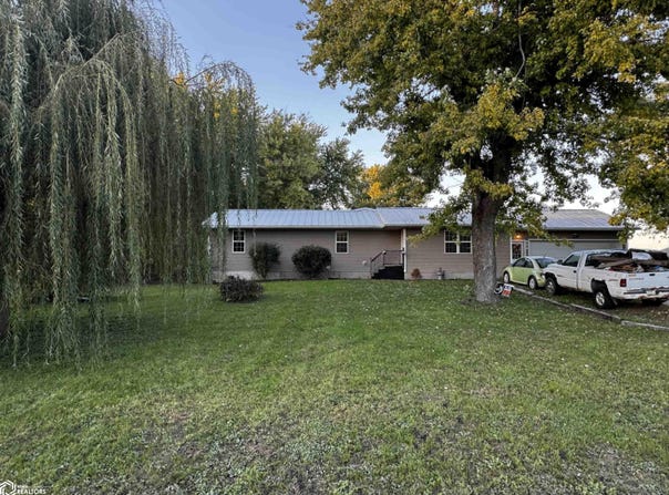 103 E River Road, Oakville, IA 52646