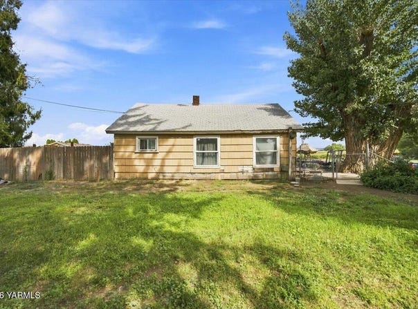 703 N 5th St, Grandview, WA 98930