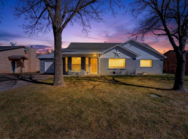 1009 Cherry Avenue, Dalhart, TX 79022