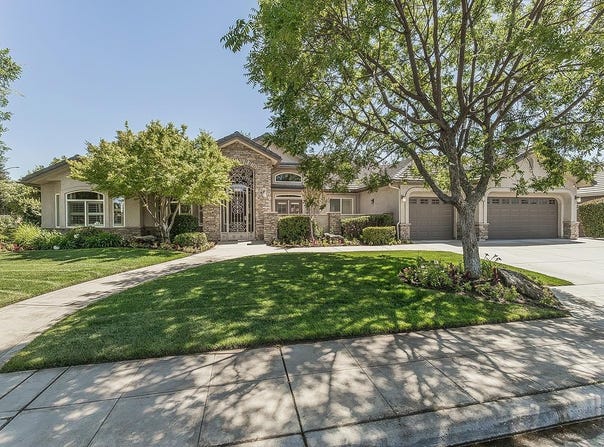 2998 Ashcroft, Clovis, CA 93611